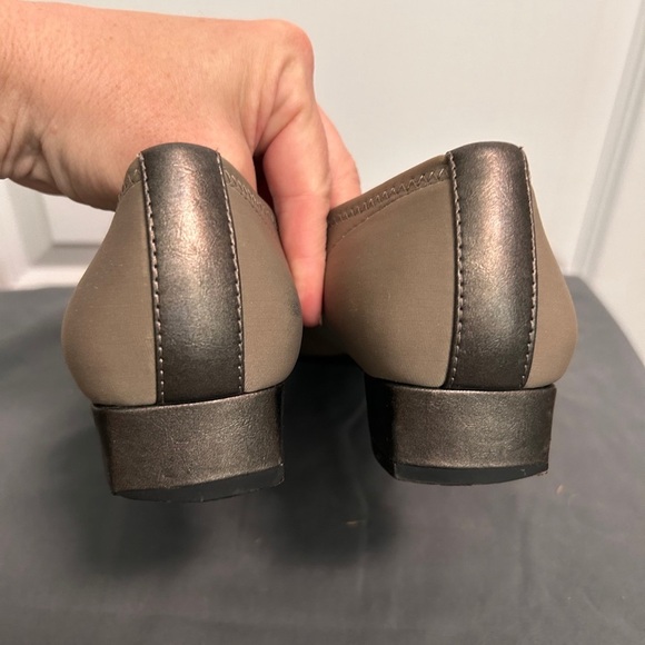 Donald Pliner Issa Low Heel Loafer Pump Size 7.5 - Picture 6 of 7